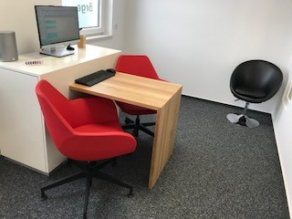 Rote Stühle ohrginal Jöllenbeck