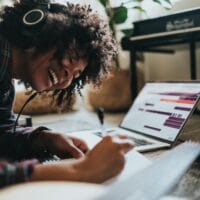 Können Hörgeräte helfen, den Hörverlust zu verbessern?